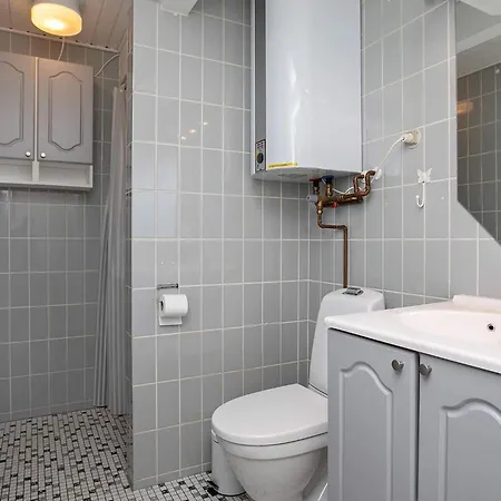 4 Star In Vaeggerlose Semesterbostad
